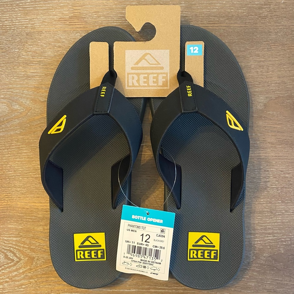 REEF Men's Phantoms TQT Bottle Opener Flip Flops.